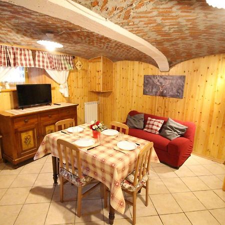 L'Ermellino Bilocale In Centro - Affitti Brevi Italia Apartment Brusson Bagian luar foto