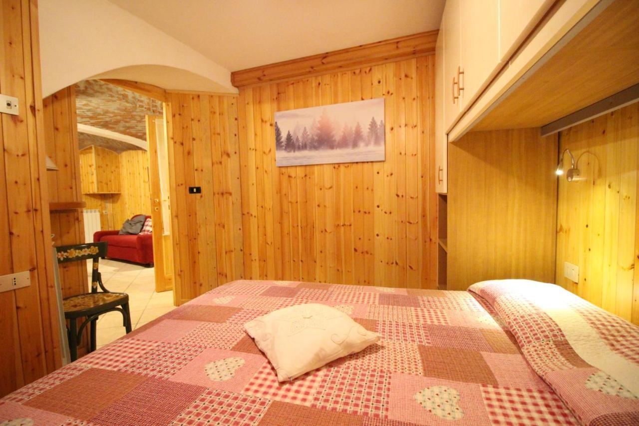 L'Ermellino Bilocale In Centro - Affitti Brevi Italia Apartment Brusson Bagian luar foto