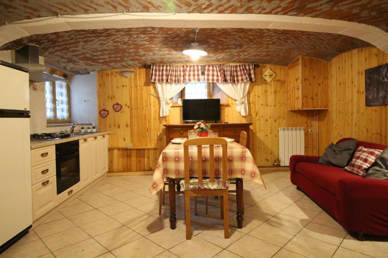 L'Ermellino Bilocale In Centro - Affitti Brevi Italia Apartment Brusson Bagian luar foto